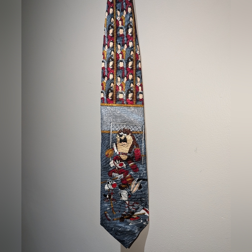Looney Tunes Hockey Themed Tie - Picture 2 of 5